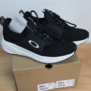 Oakley Black and White Sneakers Women 5